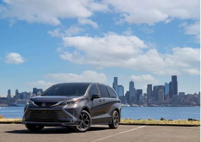 2025 Toyota Sienna front view