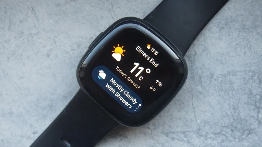 Fitbit Versa 4 smartwatch display