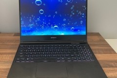 Infinity W5 display with thin bezel