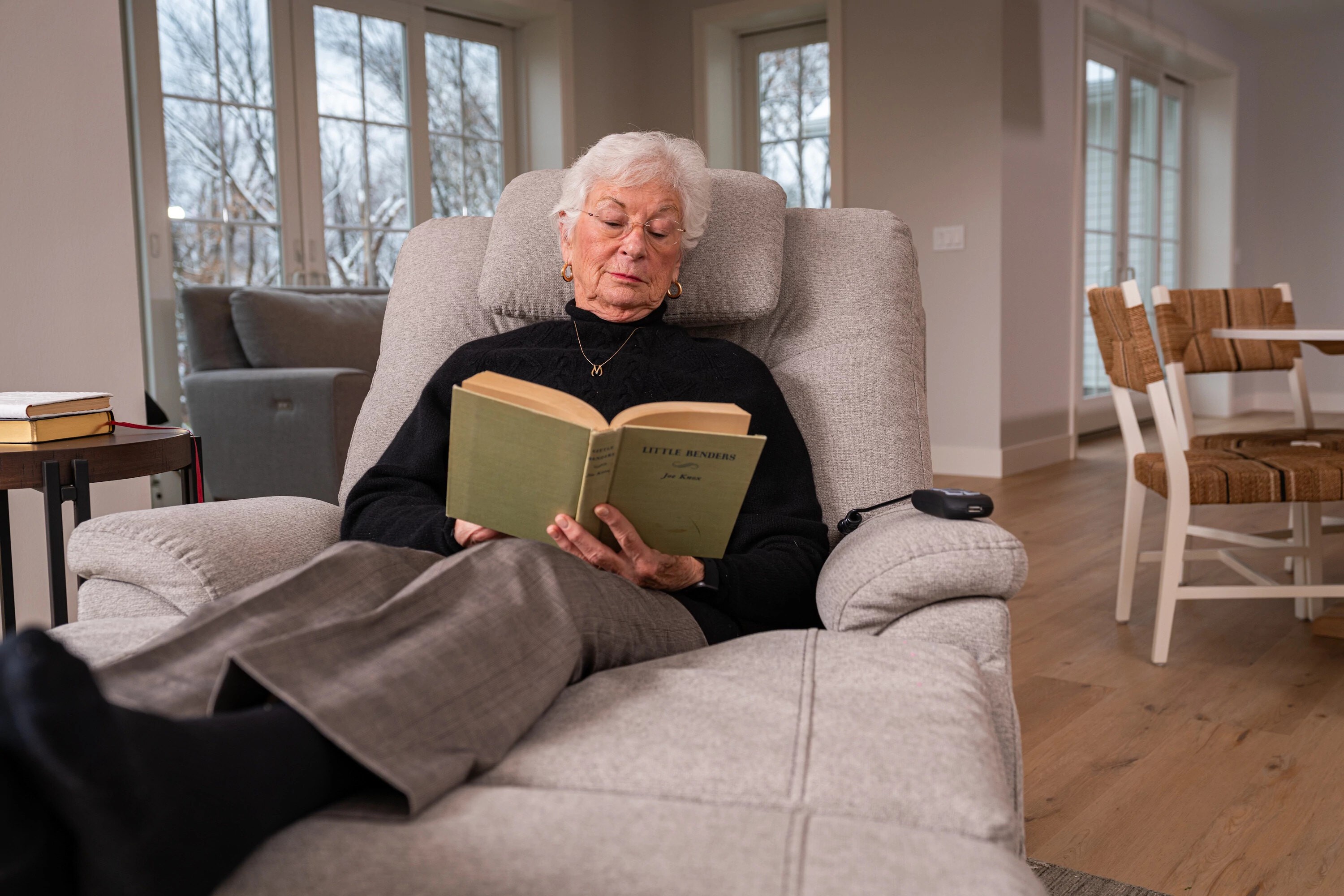 Woman lounging and reading on a Flexsteel Zecliner