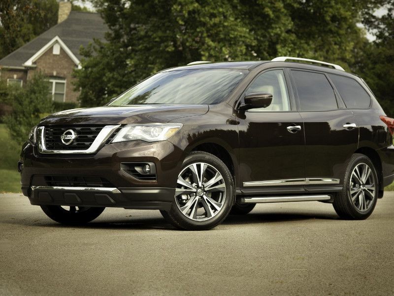 Nissan Pathfinder Front View