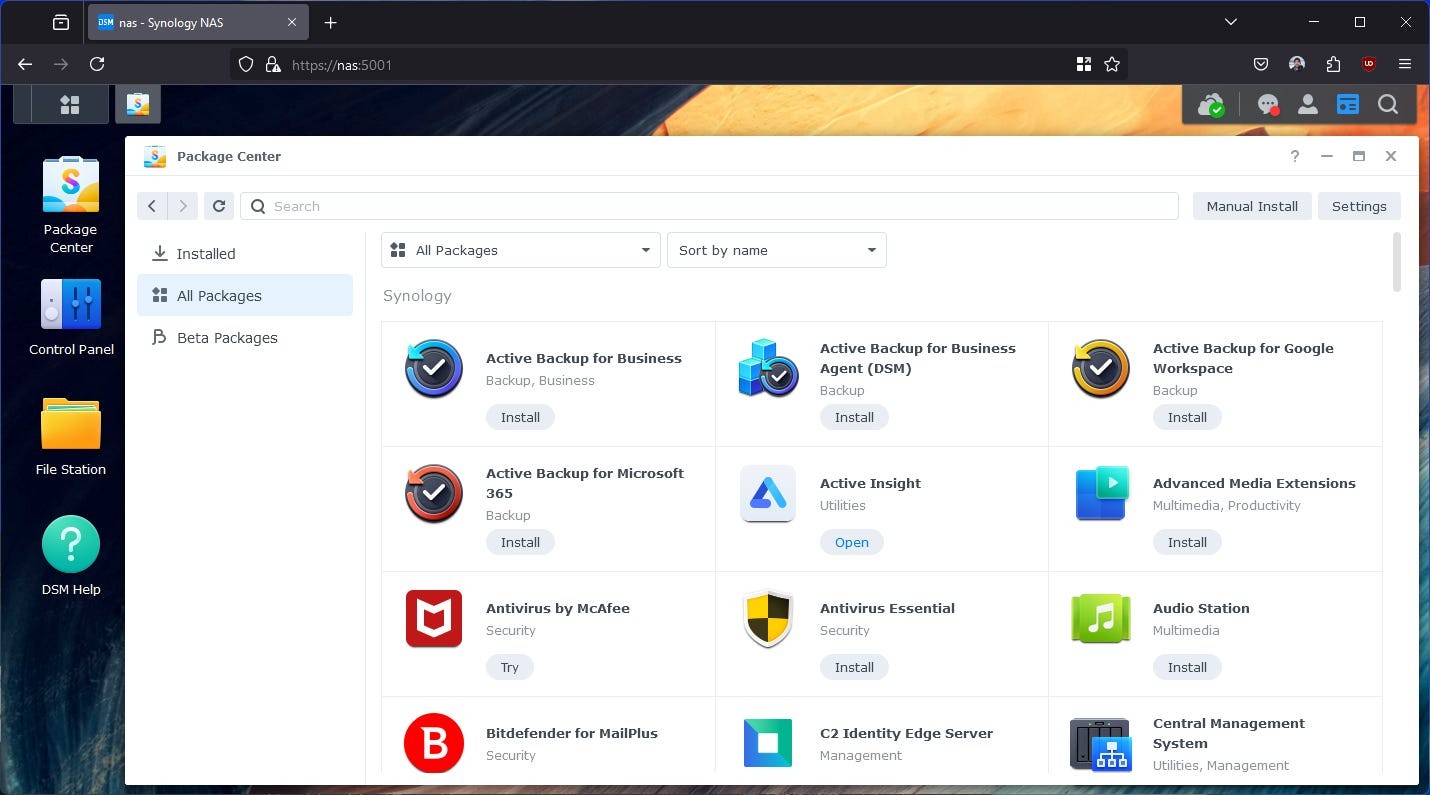 The DSM desktop showing the Package Center application