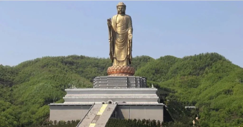 Spring Temple Buddha reaching 502 feet in height