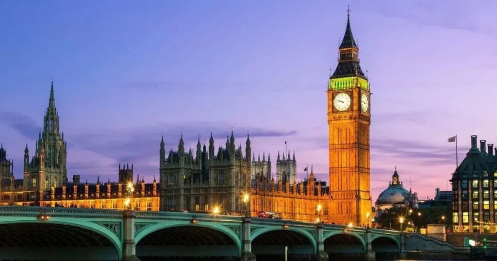 Big Ben (Elizabeth Tower) standing at 316 feet