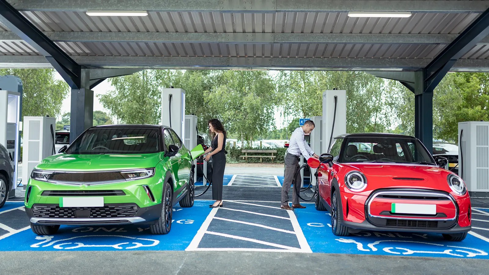 Charging station with multiple EVs, showcasing the growing infrastructure for electric vehicles