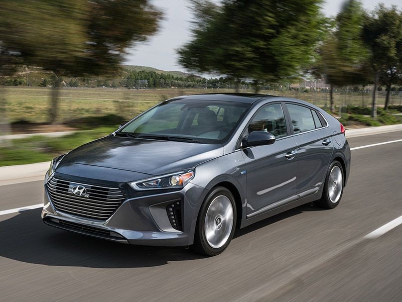Hyundai Ioniq Hybrid dashboard and infotainment system