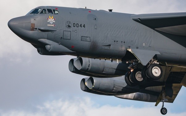 B-52 Stratofortress High Wing