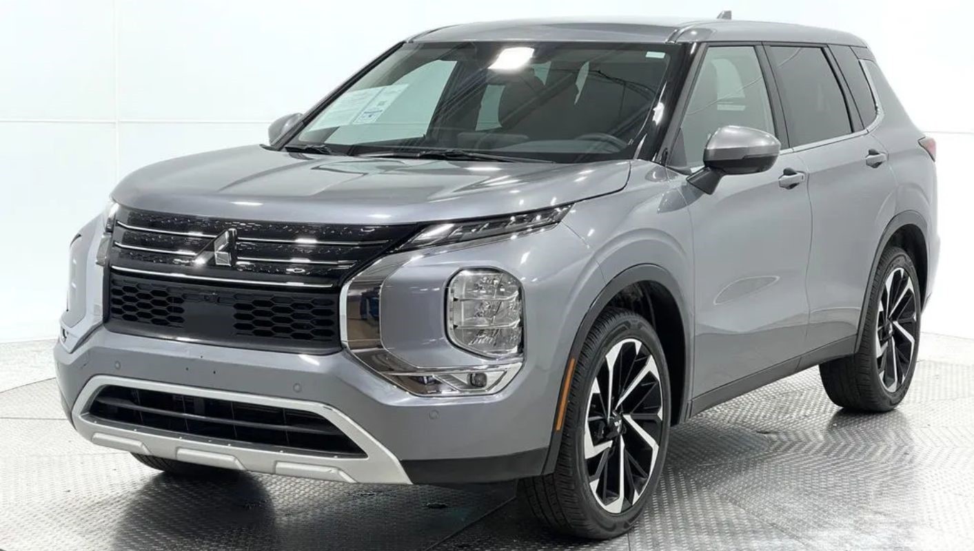 Mitsubishi Outlander is a more powerful alternative to the Honda CR-V