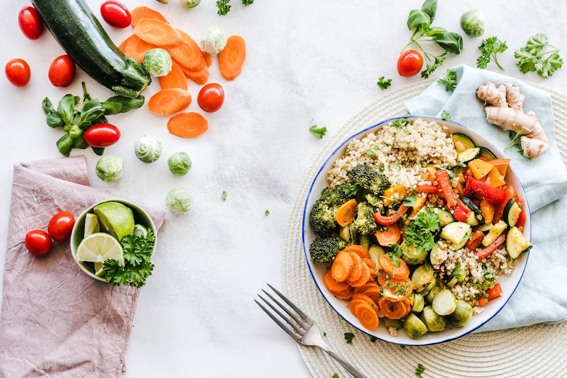 A balanced meal with complex carbohydrates, protein, and vegetables