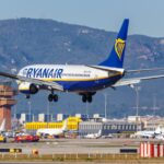 A Ryanair Boeing 737-800 about to land at BCN.