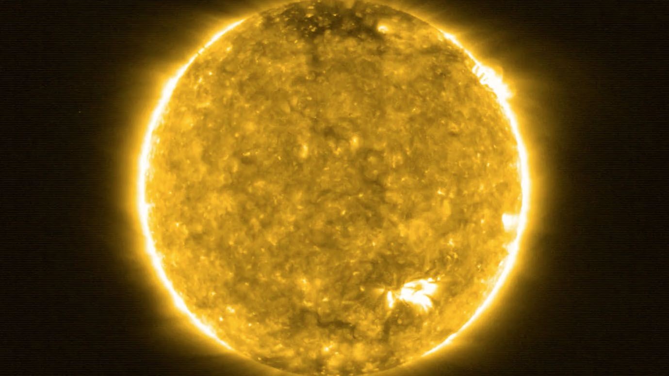 First images taken by the ESA/NASA Solar Orbiter during its close pass at the sun in 2020 showcasing its vastness compared to Earth