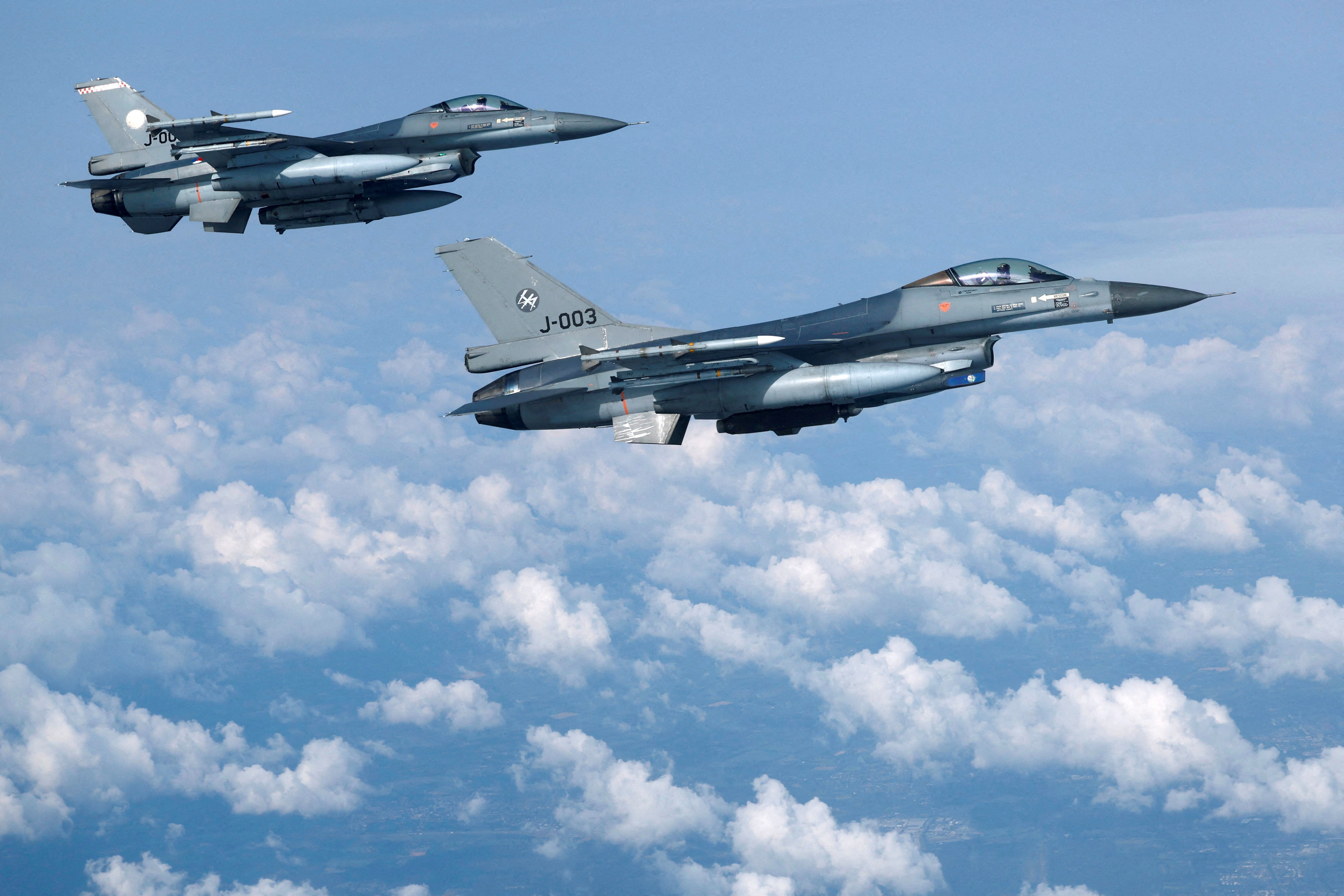 F-16 fighter jet